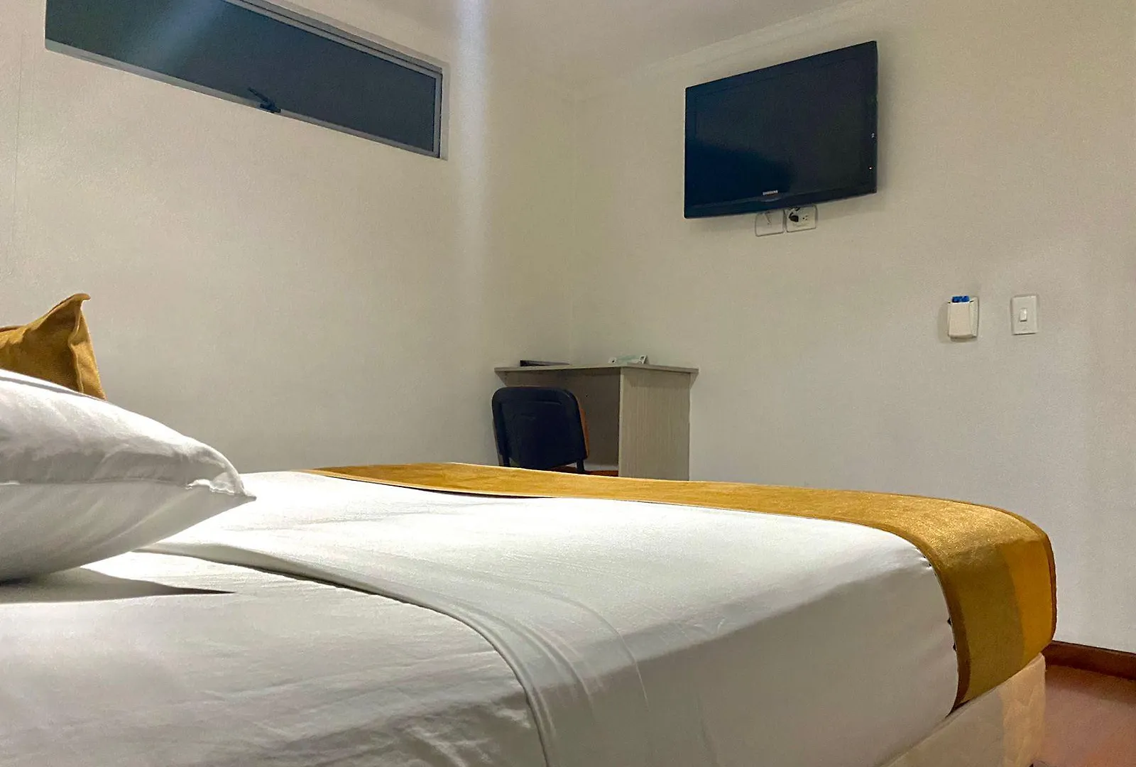 Hotel Portón Sabaneta 3*,