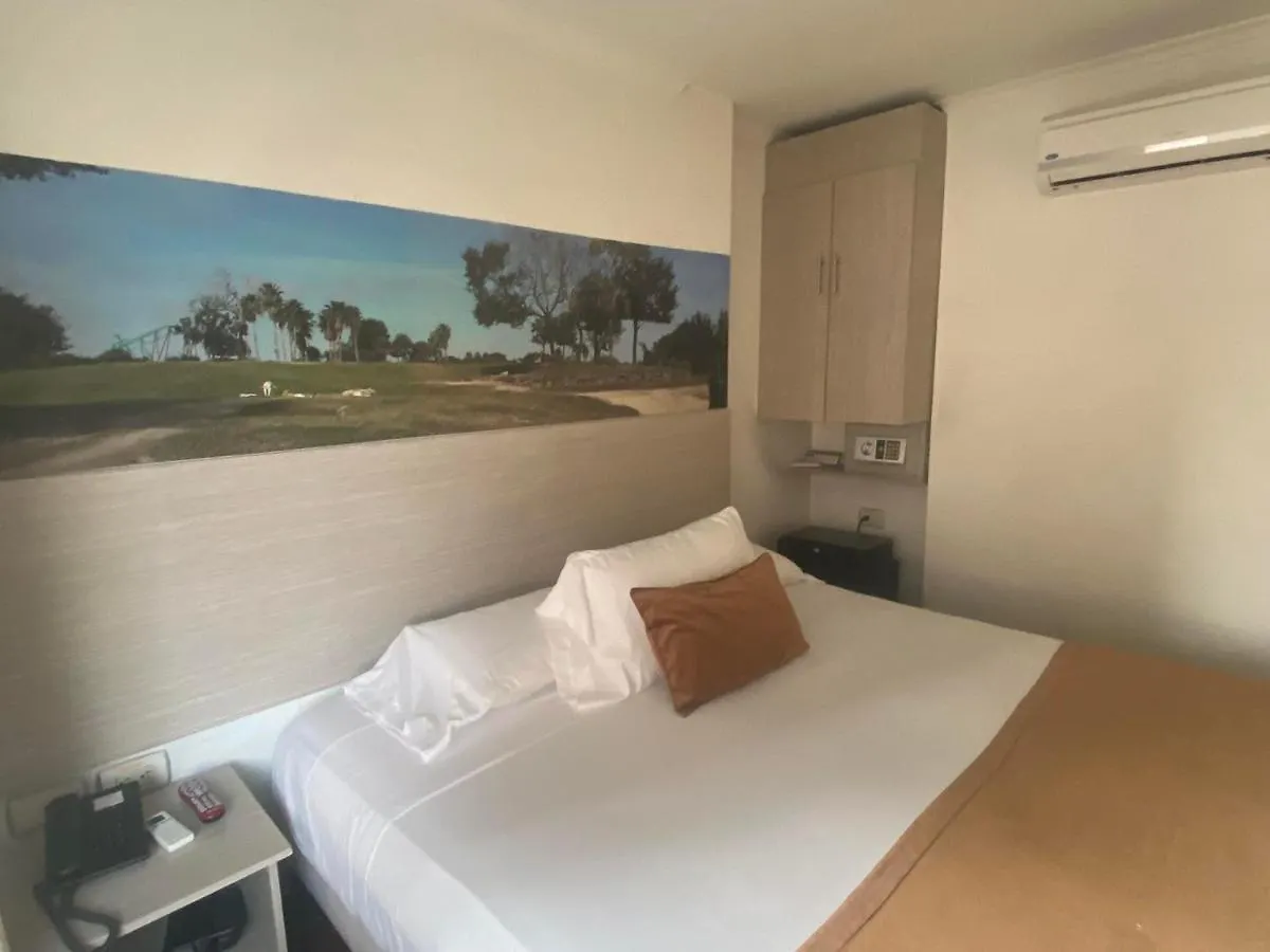 Hotel Portón Sabaneta 3*,